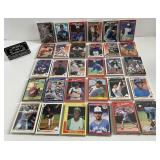 Environ 600 cartes de baseball