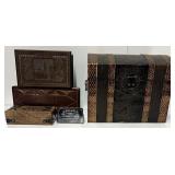 4 coffres en bois, 3 sculptés, dont de la Bosnie