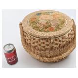 Panier à couture et son contenu
