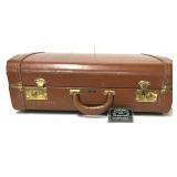 Ancienne valise avec quincaillerie en laiton