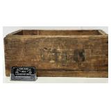 Caisse antique, en bois, avec sceaux en cire de