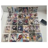 Environ 600 cartes de hockey