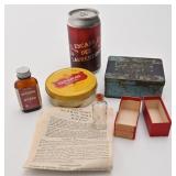 Anciennes boîtes en métal et bouteilles