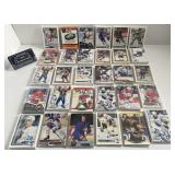 Environ 600 cartes de hockey