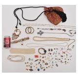 Lot de bijoux variés
