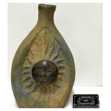 Vase en terracotta avec 2 visages en verre