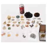 Lot de broches, dont Monet, Electre Paris,