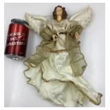 Ange en porcelaine, avec robe de soie