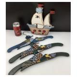3 cintres en bois et crohets à vêtements