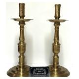 2 grands chandeliers, en laiton, hauteur : 13.5'',