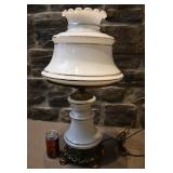 Lampe en métal et en milk glass, fonctionnelle
