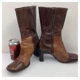 Paire de bottes, en cuir, grandeur 7.5