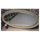 Ancien miroir ovale, dans cadre en bois et