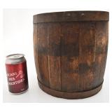 Antique seau en bois avec marquage