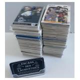 Environ 600 cartes de baseball