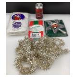 Lot de Noël, dont guirlande et cime d'arbre,