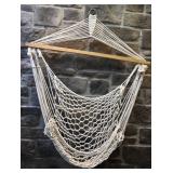 *Chaise à suspendre, en macramé