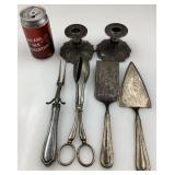 Paire de bougeoirs plaqués argent et