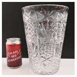Vase en cristal, hauteur : 9.5''