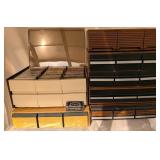 Plus de 275 cassettes audio, dans des coffrets,