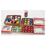 Lot d'anciennes boules de Noël