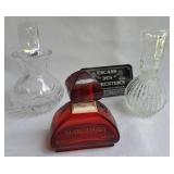 Parfumeuses et flacon de parfum entamé,