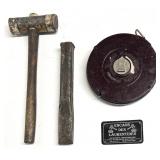 Outils antiques, marteau Thor, burin et ruban à