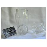Pots de verre décoratifs, dont Gattuso Corp.,