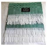 5 napperons de table en fin coton et fil d'argent,