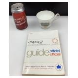 Livre et tasse de l'Expo 67