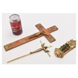 3 pièces religieuses, dont crucifix
