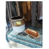 1 gallon two-tone croc and Hull butter saver