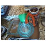 Nesting Pyrex glass mixing bowls. Modern kitchen