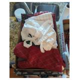 Kitchen oven mitts apron towels placemats