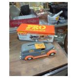 Pro hardware 124 scale diecast bank and model in