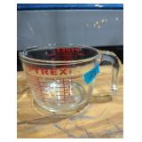 Pyrex 32 oz measuring cup like new