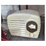 Retro tube radio air castle Arvin 402-a