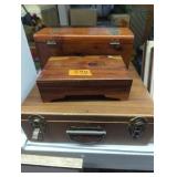 Lot of vintage jewelry boxes