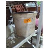 White 1 gallon crock