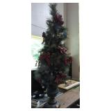 Small Christmas tree with heavy poly vase LED