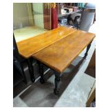 Modern benches lot of two