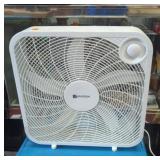 Utilitech box fan like new