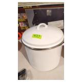 Very nice! Enamel stockpot