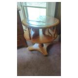 Maple endstand with glass