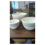 Hull style nesting mixing bowls