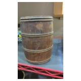 Briggs Smoking tobacco wooden keg 7'x5'