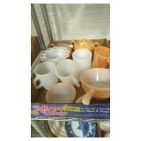 Tray of vintage glassware fire King