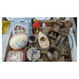 Tray lot household collectibles