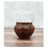 B Victorino Acoma Pueblo Pot