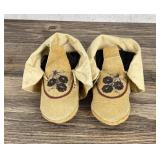 Anishinaabe Native American Indian Moccasins